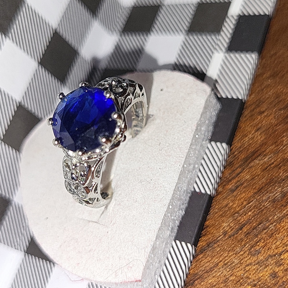Delicate Silver band, round cut, Blue cubic zirconia Ring sz 7